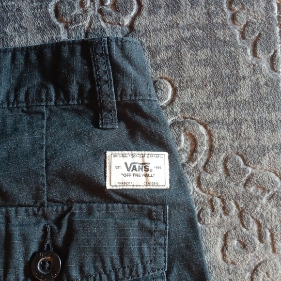 Vans Men's Size 30 Seersucker Cargo Shorts Black Button Down Back Pockets Skater - Picture 3 of 5